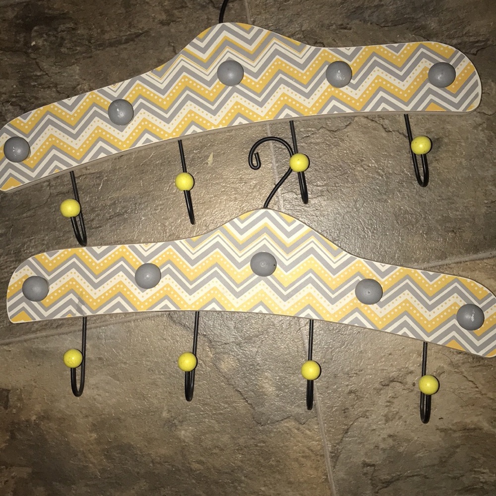 Accessories hanger